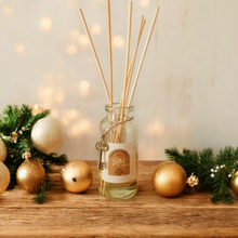 Load image into Gallery viewer, Rēd ~ Reed Diffuser ~ Classic and festive scents
