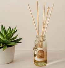 Load image into Gallery viewer, Rēd ~ Reed Diffuser ~ Refill available
